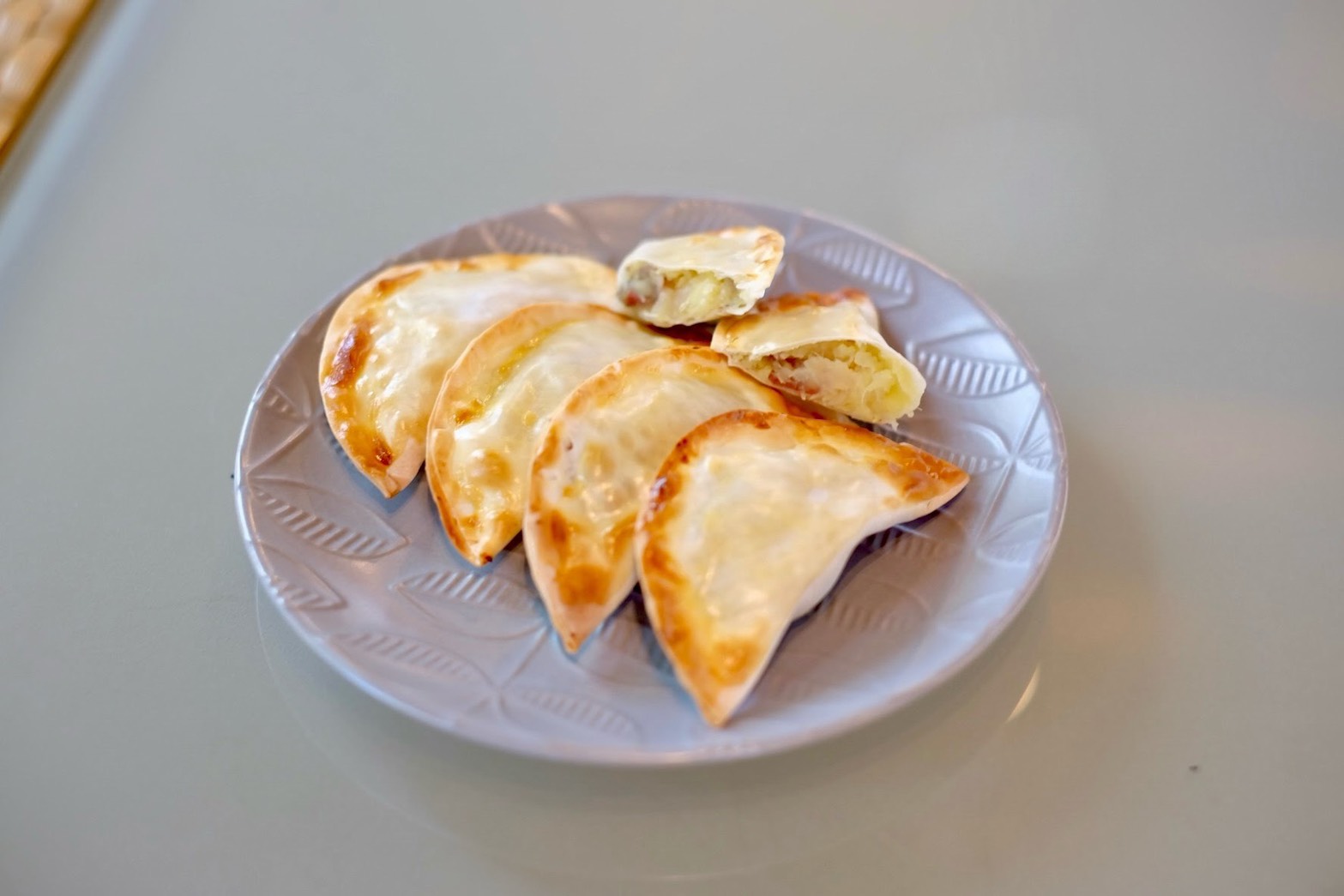餃子の皮で♪お芋とりんごのパイ