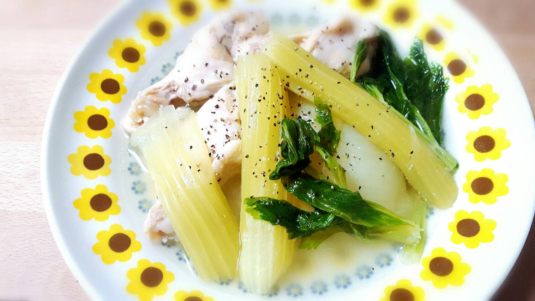 セロリと手羽元の煮込み
