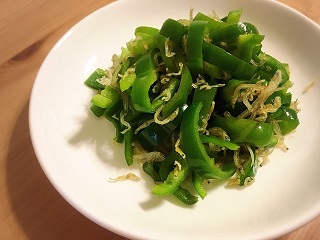 ピーマンとじゃこの炒め物